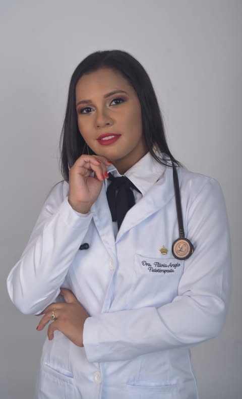 Retrato profissional da fisioterapeuta Flávia Aragão